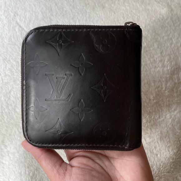 SOLD- Louis Vuitton Zippy Compact - Picture 4 of 12